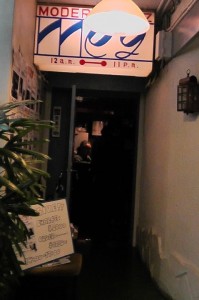 「ジャズ喫茶メグ」の入口